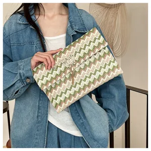 Elegante bolso de mano tejido para mujer, bolso de paja colorido con borla y mariposa de metal.