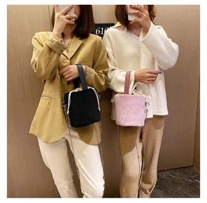 Fluffy fuzzy bucket bag with chain strap, winter plush shoulder handbag for daily women.