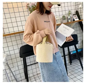 Fuzzy plush bucket bag for women, cute winter shoulder bag with chain strap and handle.