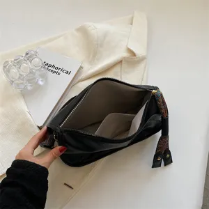 Soft leather casual shoulder crossbody pillow bag, large capacity stylish daily handbag.