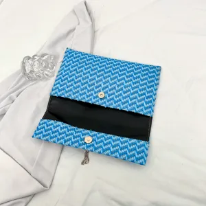 Bolso de mano tejido azul para mujer, elegante bolso de noche con borla y cierre de botón.