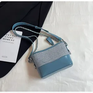 Blauwe geweven lederen emmertas met ketting, stijlvolle casual dames schouder crossbody tas.