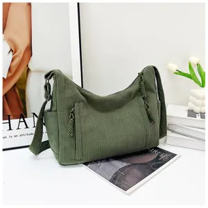 Green corduroy shoulder bag detail, large casual crossbody bag perfekt für den Alltag.