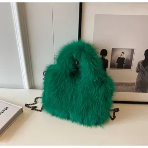 Borsa a tracolla in peluche soffice verde da donna borsa invernale in pelliccia sintetica.