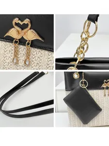 Sac cabas bandouliere femme en paille mode avec decor metal flamant rose et petite pochette.