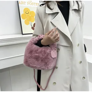 Joli sac à main en peluche moelleuse pour femme, sac bandoulière doux avec lanière.