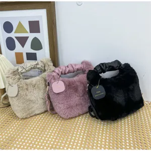 Charmant sac à main en peluche duveteuse pour femme, sac bandoulière doux avec poignée.