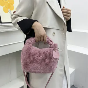 Joli sac à main en peluche rose moelleux pour femmes, sac bandoulière hiver doux fourrure.