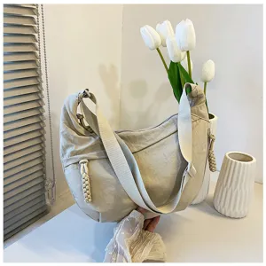 Sac bandoulière hobo en nylon beige, sac à épaule décontracté grande capacité pour femme.