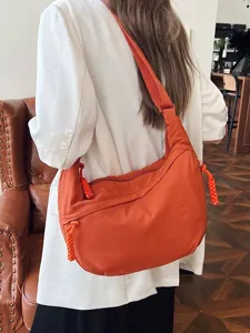 Sac Bandoulière Souple en Nylon pour Femmes Grande Capacité Sac à Épaule Casual de Ville Poches Multiples Sac Hobo Croissant