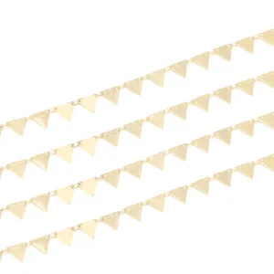 Goldfarbene Edelstahl Dreieck Kette Detail für DIY Schmuckherstellung Handwerk Zubehör Fußkettchen.