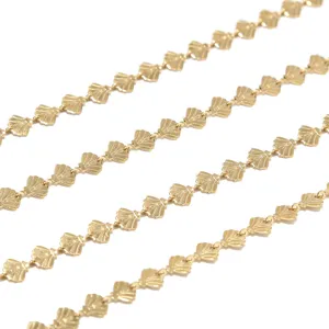 Cadena de joyería DIY de acero inoxidable chapado en oro con conchas vista principal.