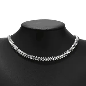 Collar de cadena de corazón de acero inoxidable, accesorio de joyería de metal plateado.