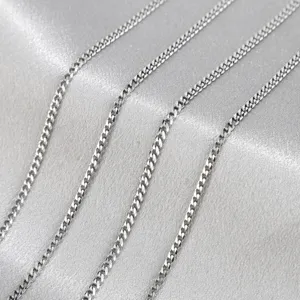 Roestvrij staal zeszijdig gepolijste ketting detailweergave, elegante zilveren sieradencomponent.