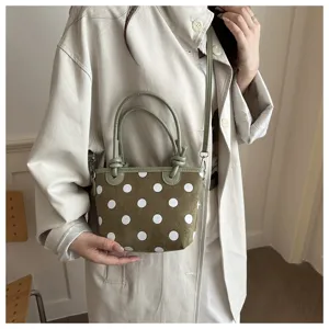 Borsa a secchiello a pois verde vista dettagliata, elegante borsa in tela con manico e tracolla.