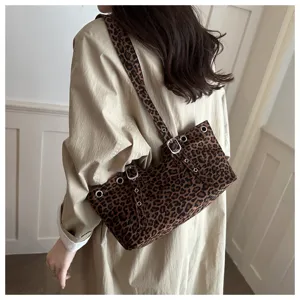 Koreanische Leopardenmuster Umhängetasche, Retro Metall Schnalle, lässige Pendler Tasche.