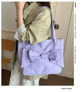 Borsa a tracolla viola in stile coreano con grande fiocco e stelle argentate, elegante.