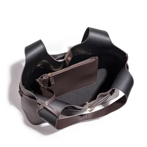 Leren emmertas interieur detail, premium zachte lederen tote binnenkant met handig etui.