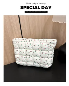 Gewatteerd cosmetisch tasje met schattige kersenprint, zachte opbergtas voor dagelijks.