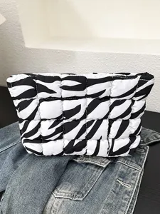Zwart-witte zebrapatroon gewatteerde cosmetische tas stijlvolle puffer make-up etui