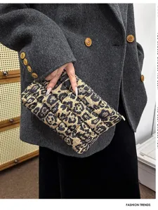 Gewatteerde Luipaardprint Cosmetische Tas Mode Casual Clutch Zachte Make-up Pouch