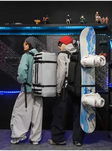 Grand sac a dos de voyage pour hommes et femmes, sac de sport multifonctionnel et leger.