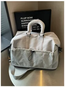 Multifunktionale Reise-Duffel-Tasche mit erweiterbarem Design, graue Fitness-Gepäcktasche.