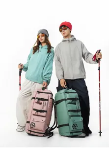 Grand sac de voyage fourre-tout et sac à dos pour le sport et les courts trajets.