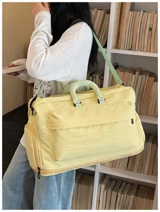 Grand sac de voyage colorblock avec bandoulière pour week-ends, voyages et fitness sportif.