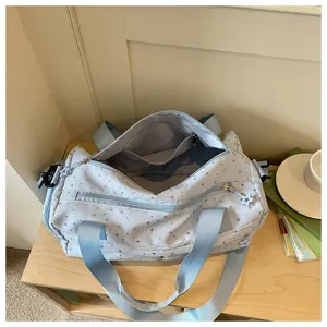 Hellblaue Sterne Print Reise Fitness Sporttasche grosse Kapazitaet fuer Damen Tasche