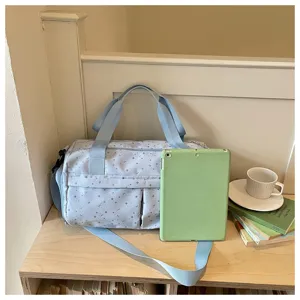 Hellblaue Reisetasche mit Sternenmuster, große Sporttasche für Fitness, Schwimmen und Reisen Damen.