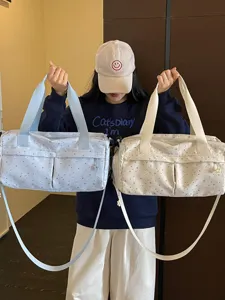 Große wasserdichte Reise Sporttasche Fitness Gym Bag für Damen mit praktischem Nassfach.