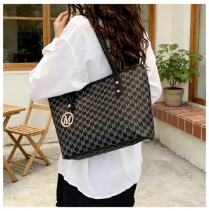 Elegante Damen Tote Bag mit Monogramm Muster, große Pendler Handtasche für Alltag und Arbeit.