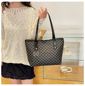 Schwarze Monogramm Shopper Tasche für Damen, stilvolle große Pendler Umhängetasche mit Griff.