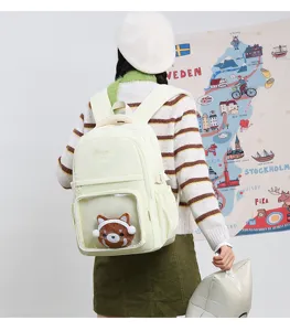 Japanischer Rucksack im Ita-Stil mit klarem Sichtfenster und einem süßen Plüschanhänger.