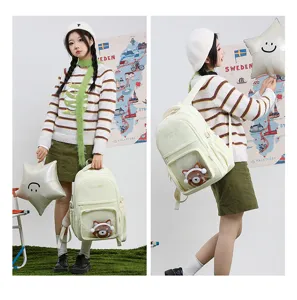 Japanische Ita Rucksack Detailansicht, transparentes Sichtfenster mit Plüschtier, Schultasche.