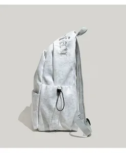 Mochila escolar de lona gris casual con bordado gótico para viajes y uso diario.
