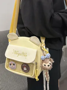 Joli sac bandoulière japonais jaune style ita avec oreilles d'ours et charm en peluche.