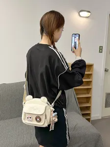 Sac bandoulière ita mignon en toile japonaise avec oreilles d'ours et poche transparente.