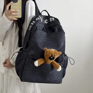 Mochila casual de lona para mujer escuela viaje con colgante de oso y estampado de letras.