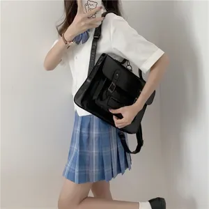 Sac pour femme rétro style collège cartable en cuir noir vintage sac à dos multifonctionnel.