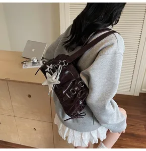 Casual retro pleated shoulder bag for women, solid color large capacity underarm bag daily use.