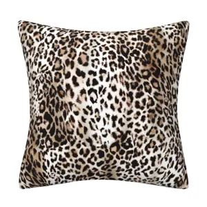 Fodera per cuscino in peluche corto leopardato, vista dettagliata del tessuto morbido.