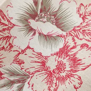 Vista dettagliata della trama del tessuto del runner da tavola peonia, decoro elegante.