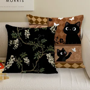 Vintage Kissenbezug mit süßem schwarzem Kater und Blumenmuster für Sofa und Wohnzimmer.