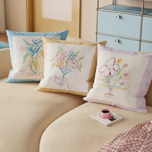 Housse de coussin decorative petite fleur dopamine avec impression artistique recto verso.