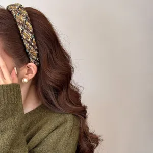 Retro tweed padded headband for women, stylish autumn winter hair accessory, elegant look.