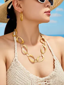 Detailansicht der eleganten matten 18k vergoldeten Edelstahl Ovale Glieder Halskette Damen.