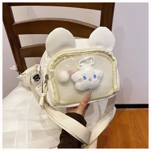 Schöne weiße Umhängetasche mit Hasenohren, transparenter Netztasche und süßem Plüschsternanhänger.