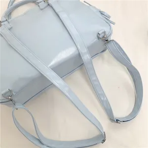 Bolso ita multifuncional azul claro, elegante mochila y práctica bandolera para eventos.